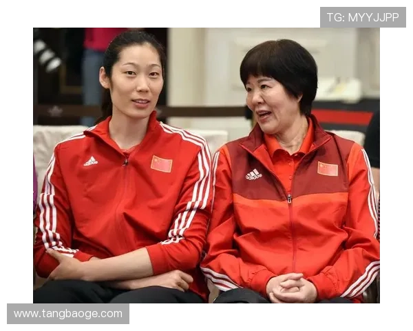 中国女排力克强敌三连胜晋级巴黎奥运再现团队精神与顽强斗志