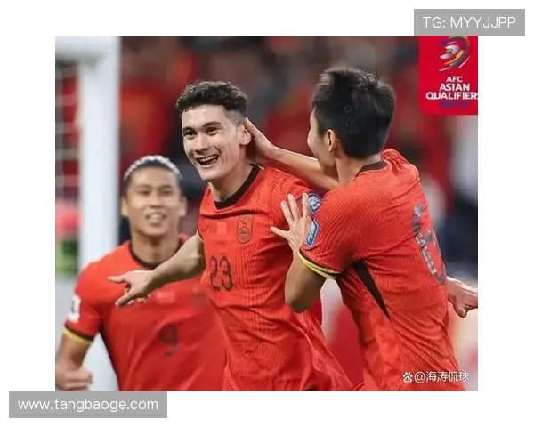 中国足球队备战世预赛全新阵容亮相 球迷期待新星崭露头角 中国足球队备战世预赛全新阵容亮相 球迷期待新星崭露头角